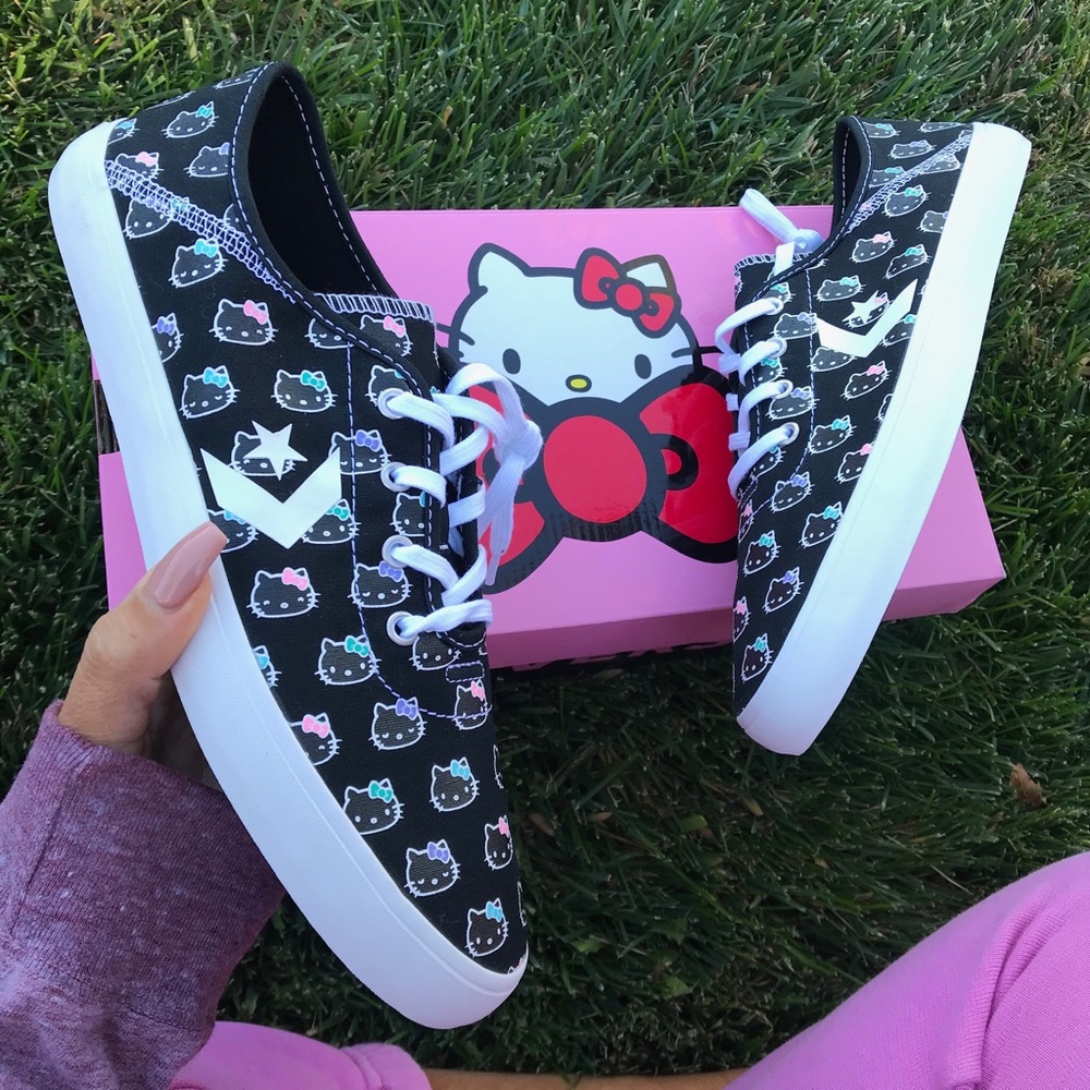 ❗️SOLD OUT CONVERSE X HELLO KITTY WOMENS SIZE 9.5 - Picture 3 of 8